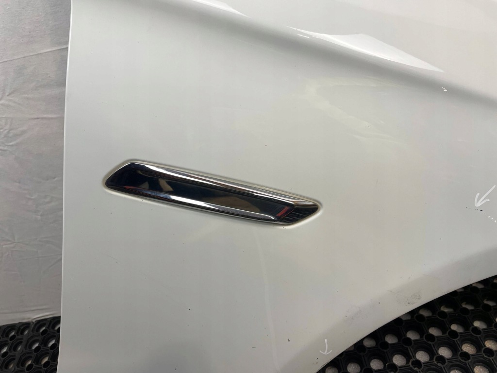 Крила перед передній праві bmw 5 f10 f11 код лакофарбового покриття: 300 alpinweiss Зі Шроту