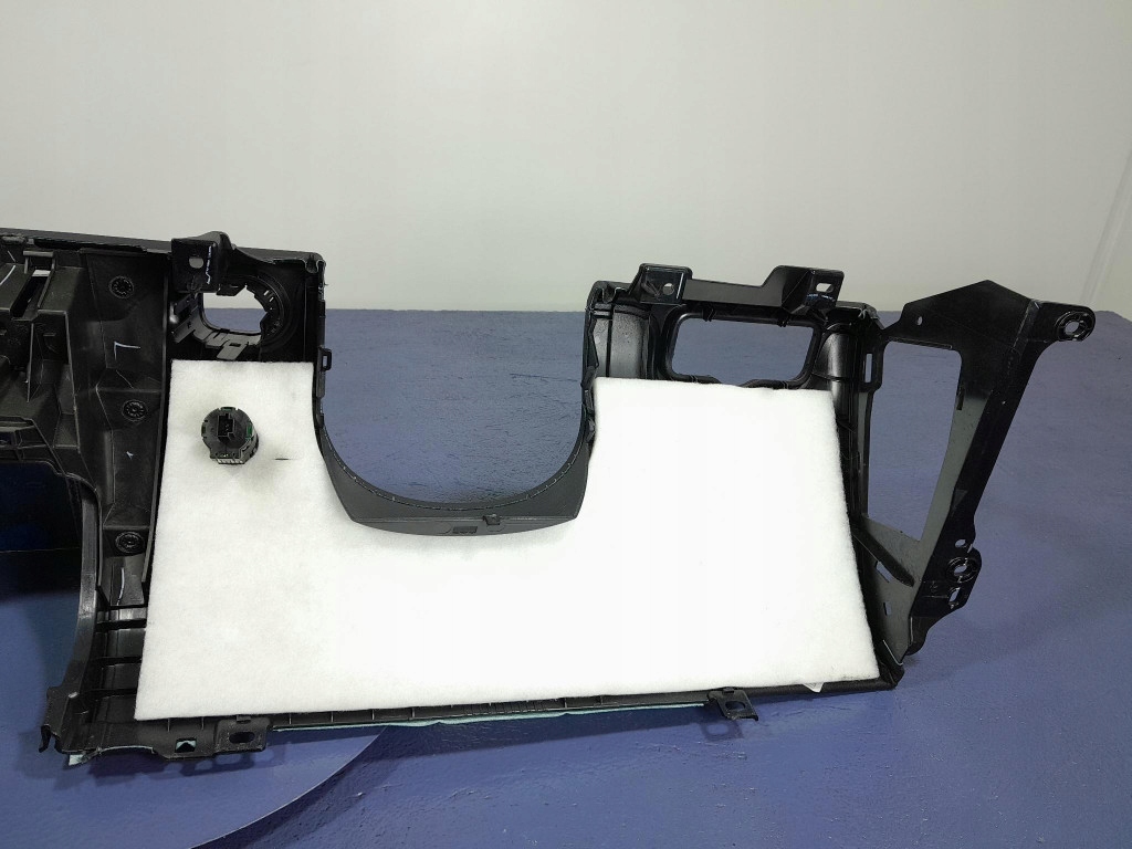 фото №6, Mercedes gle w167 нижняя защита панели консоли a1676804900