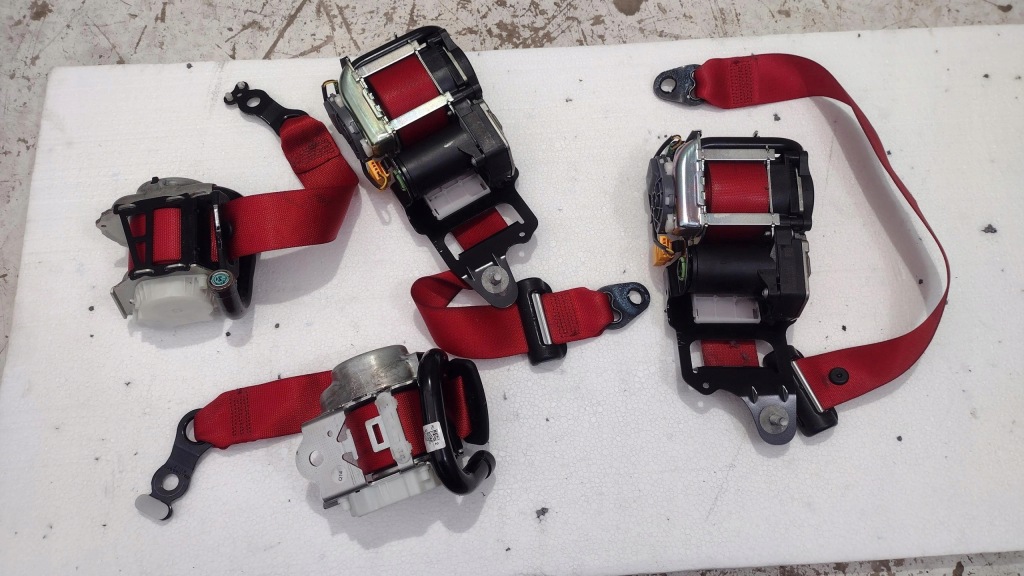 Mercedes c-klasa w205 купе рестайлинг  c43 amg ремень ремни подушка подушка безопасности красные Оригинал