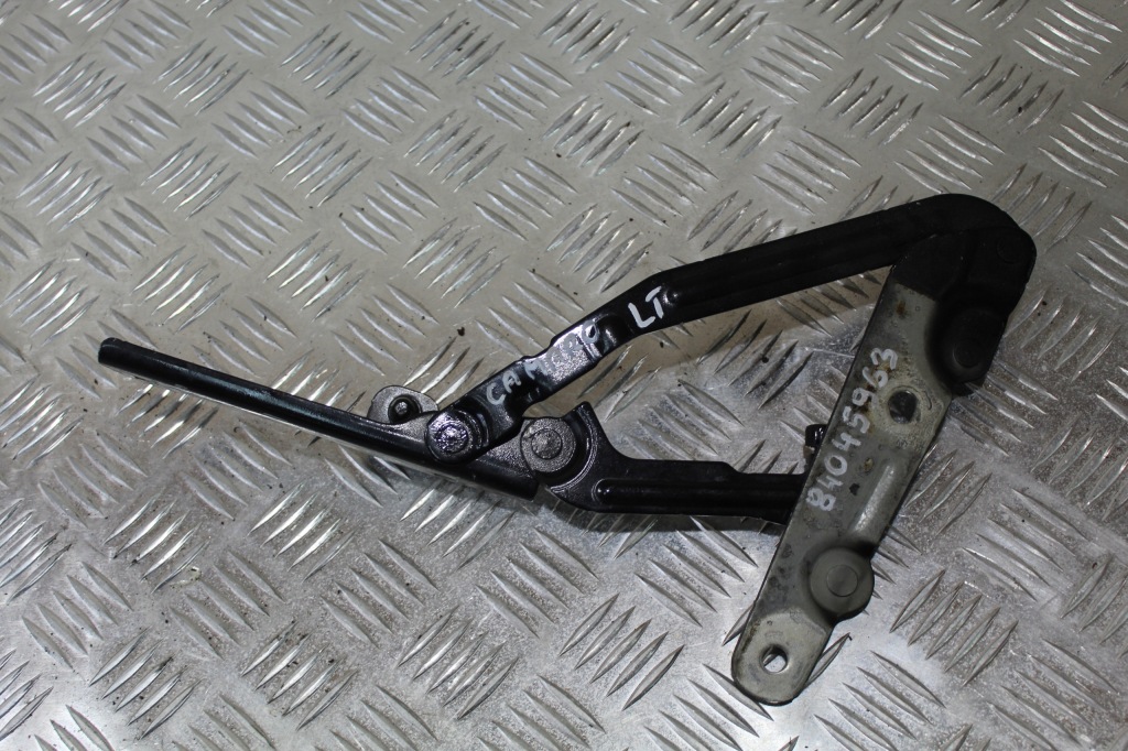 фото №1, Петля крышки багажника левый chevrolet camaro 6 vi