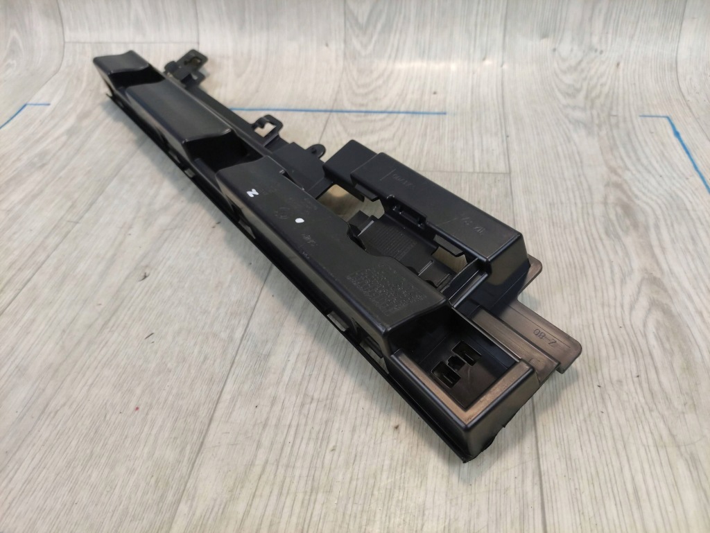 Bmw 3 f30 кронштейн  порог правая  7256918 в Украине