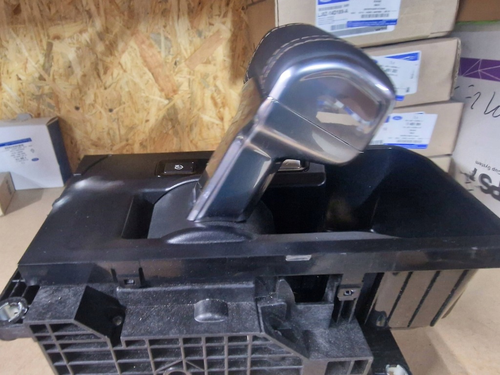 Кулиса  передач середина ford f150 nl3p7p427aj Оригинал