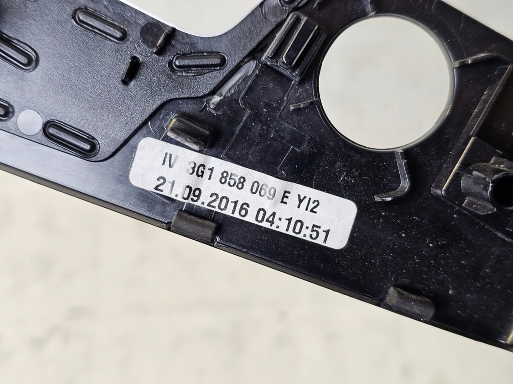 фото №7, Молдинг рамка dekor радіо навігації navi vw passat b8 piano 3g1858069e