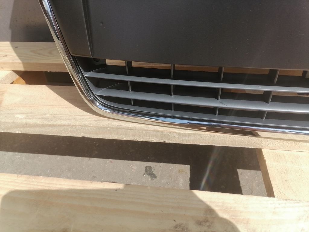 фото №5, Audi a4 b7 решётка радиатора средняя решётка радиатора хром