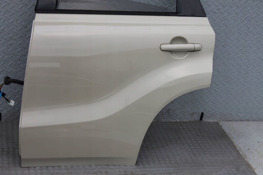 Дверь левая задние левый задний  suzuki vitara 2 3 15- a9n c51 zqq Киев