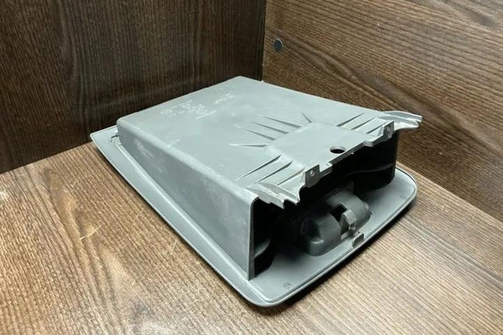 фото №8, Бардачок iveco daily iv flatbed 3802532 3.0l дизель 130kw 2007