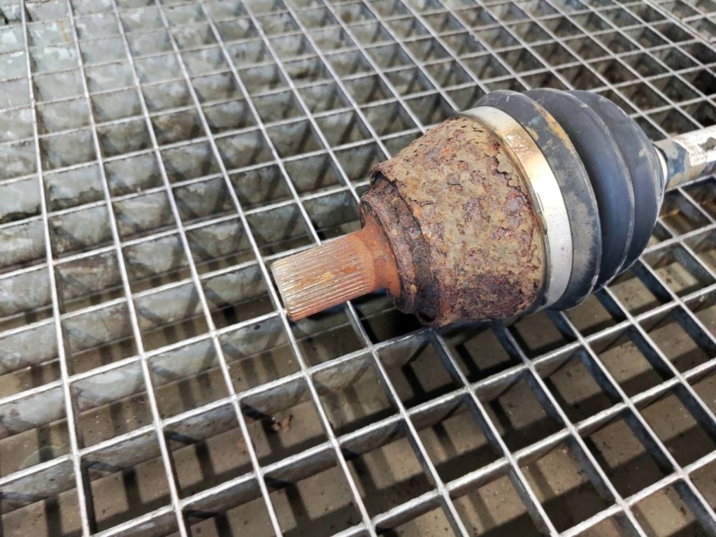 фото №2, Приводной вал левая левый перед 31325960 volvo v40 ii 2.0d