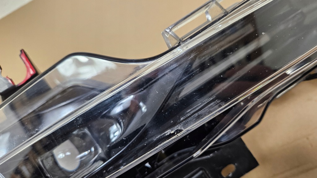 Протитуманна фара led правий tesla model 3 рестайлінг  y 1624798-00-a в Україні