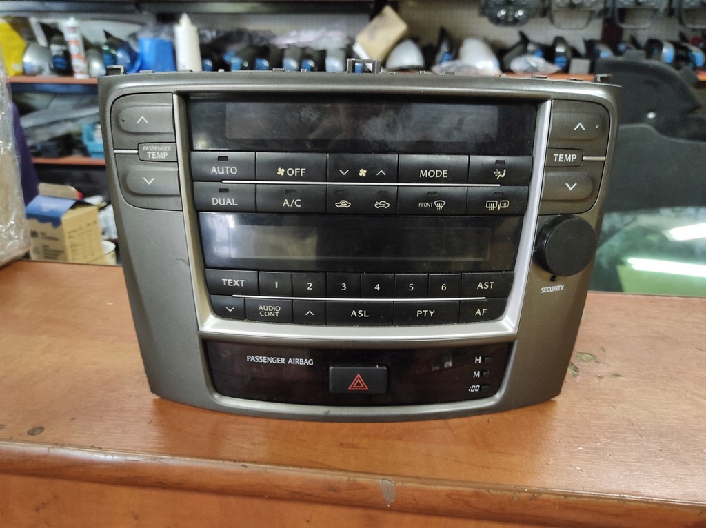 фото №1, Lexus is 220 радіо заводський панель обігріву кондиціонера