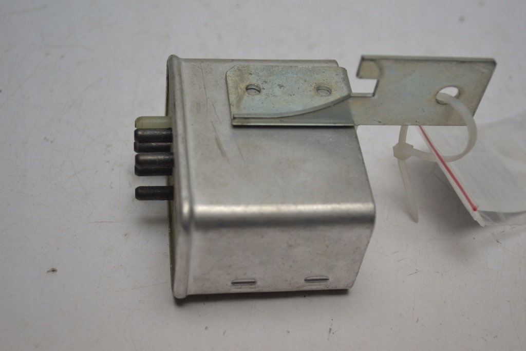 фото №8, Mercedes w115 240d 300d реле подогрев свеча