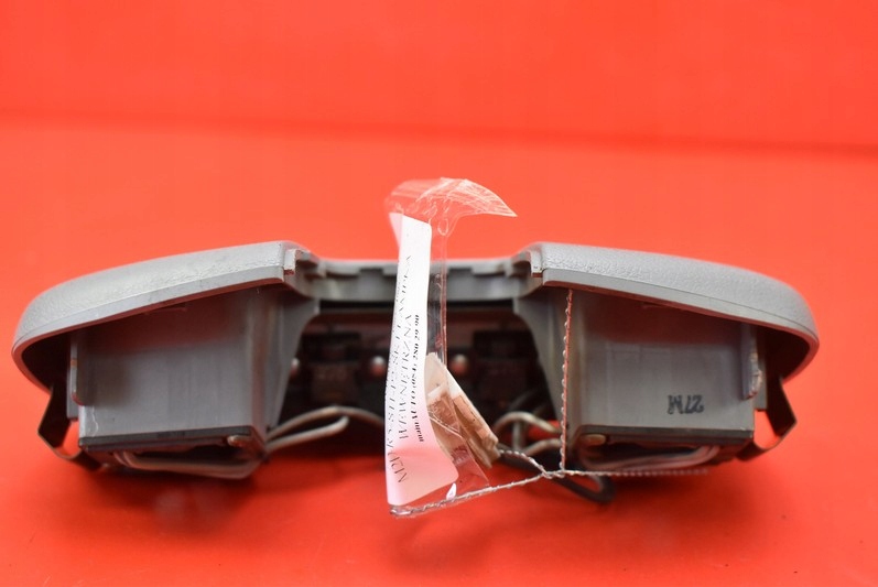 фото №3, Лампа освещение салона перед nissan terrano 1 i 85-95