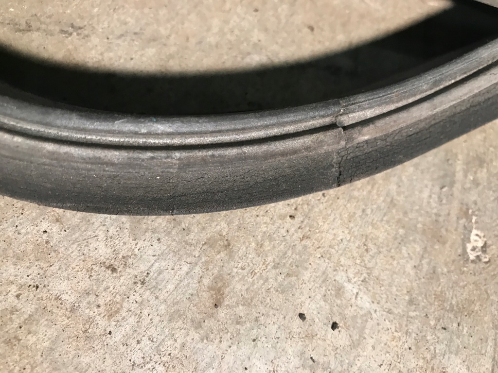 Прокладка ущільнювачі двері bmw e3 2.5 3.0 s 2500 в Україні