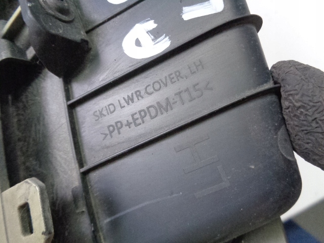 Решётка имитация глушителя левый задний  renault arkana 2021 rok в Украине