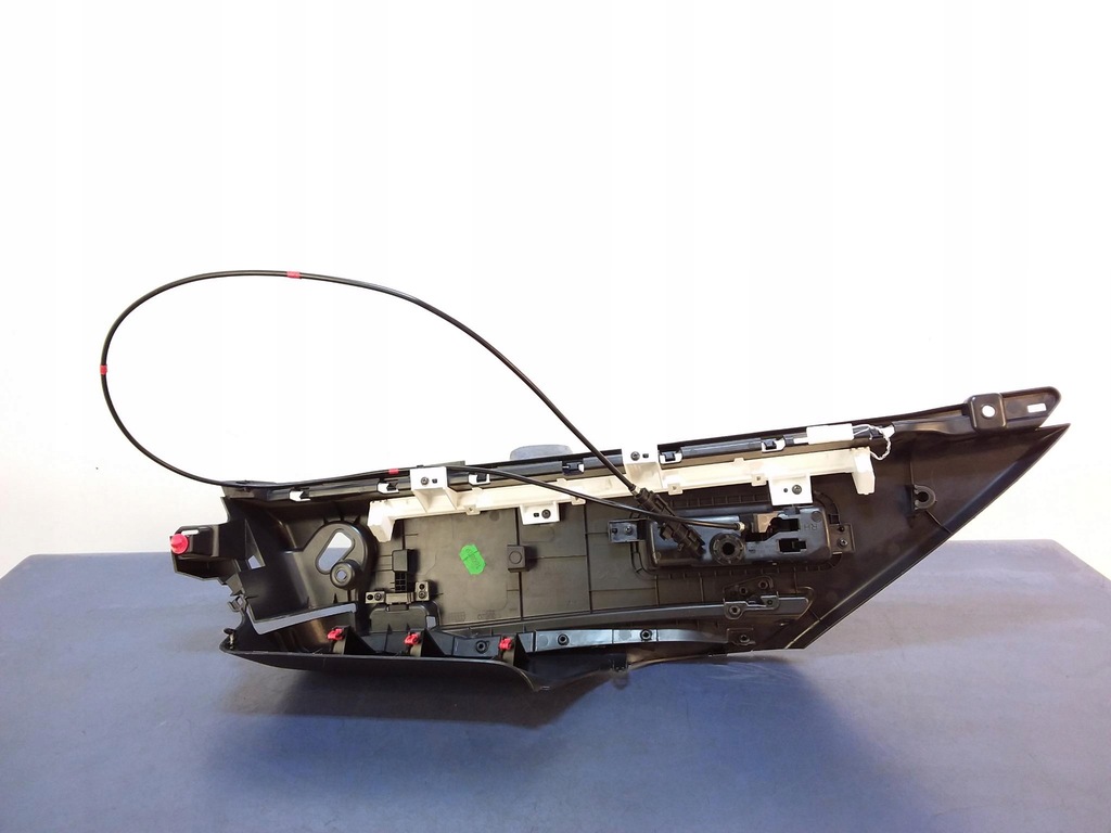 фото №4, Toyota corolla e21 kombi обшивка багажника правый