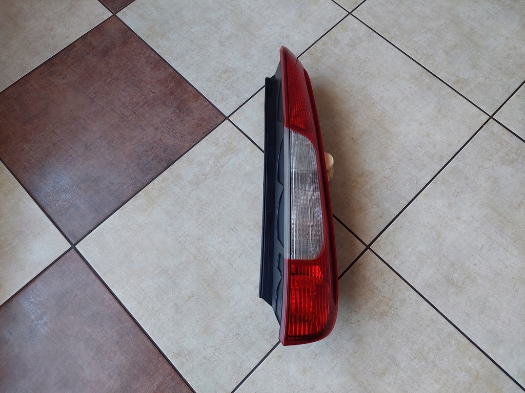 фото №1, Лампа - правый задняя --- ford c-max mk1