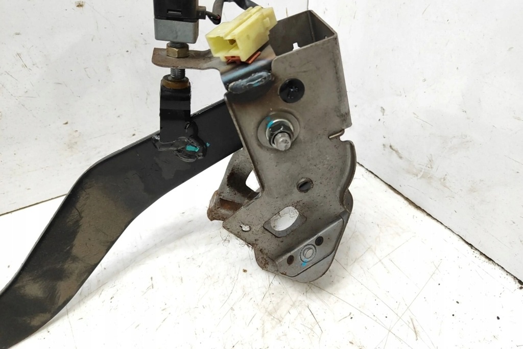 фото №9, Педаль зчеплення hyundai sonata v nf 9384038000 2.0l дизель 103kw 2006