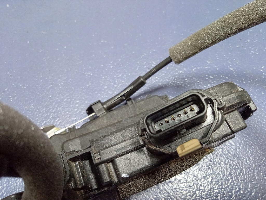 фото №4, Renault clio v 19- замок дверь задняя правый 4 pin 825007311r