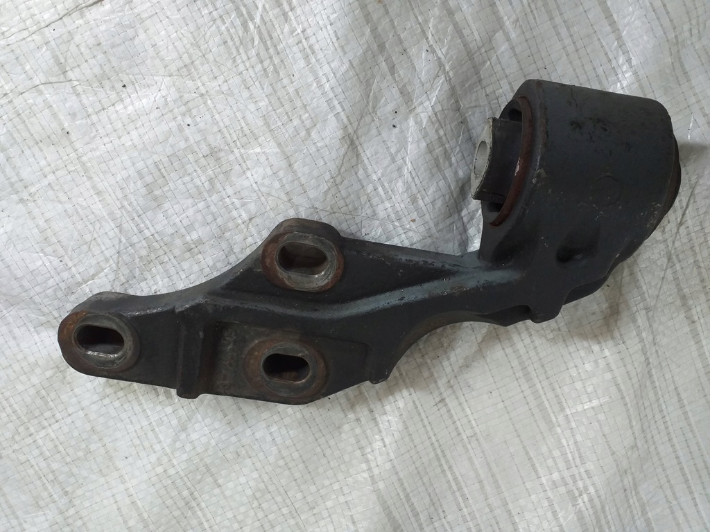 фото №1, Land rover discovery iv кронштейн коробки kqb000133