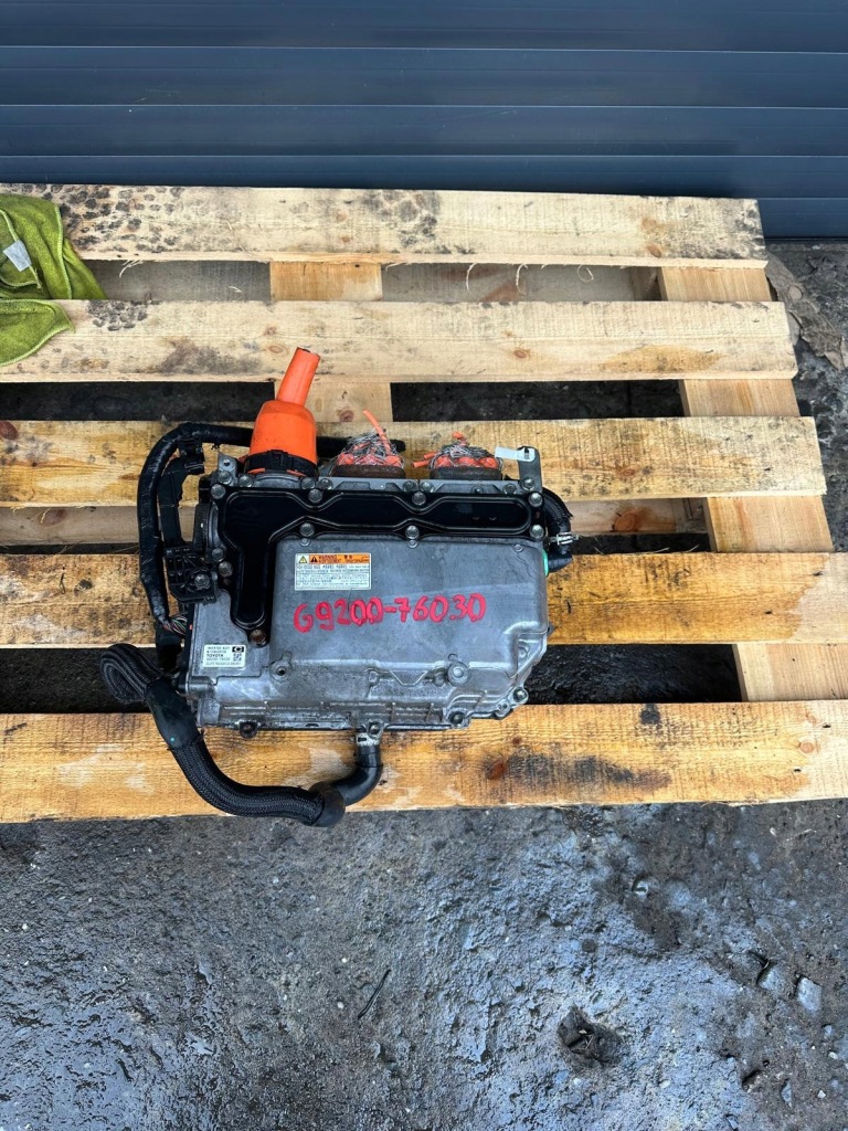 Купить Toyota auris 2 гибрид инвертор инвертор g920076030