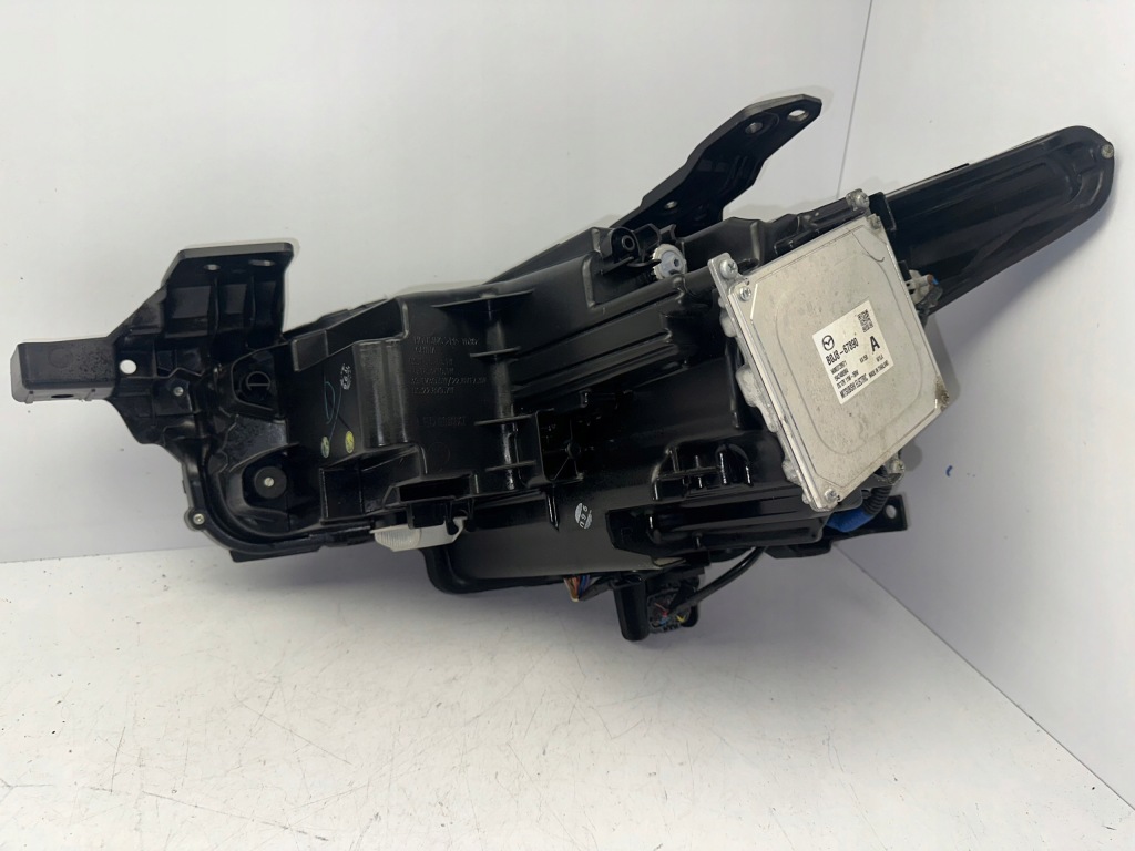 Mazda 3 3 фара full led правый  100-8n007 в Украине