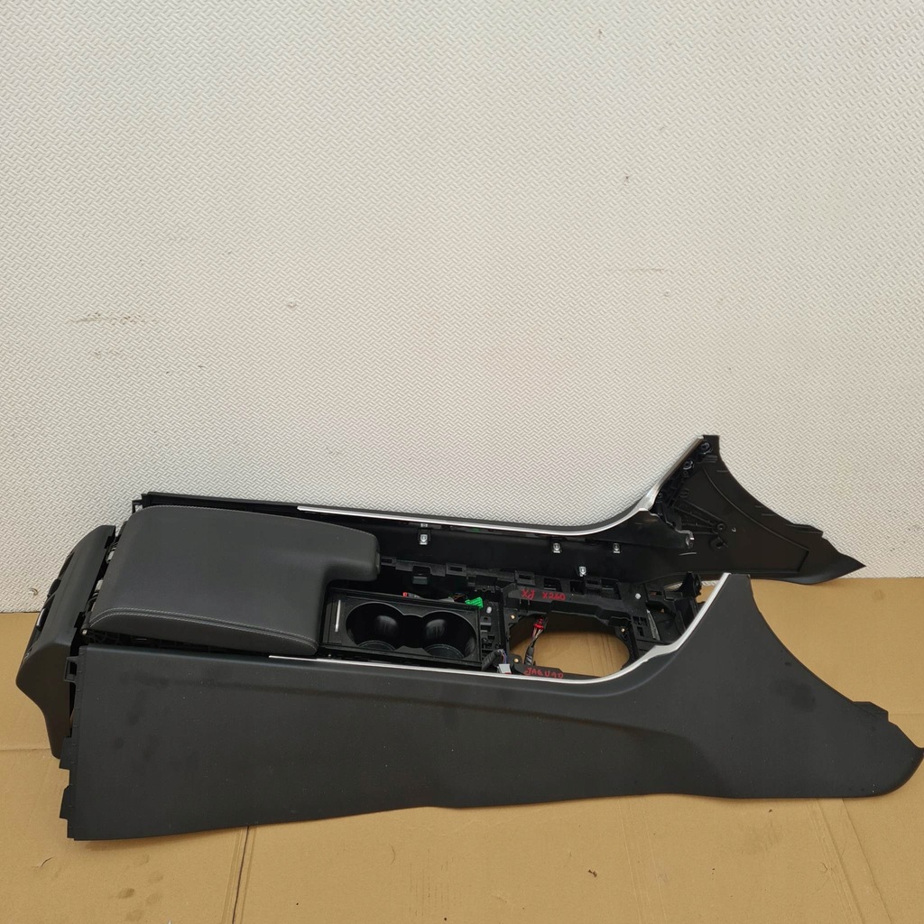 фото №1, Jaguar xf ii x260 r-sport туннель подлокотник eu