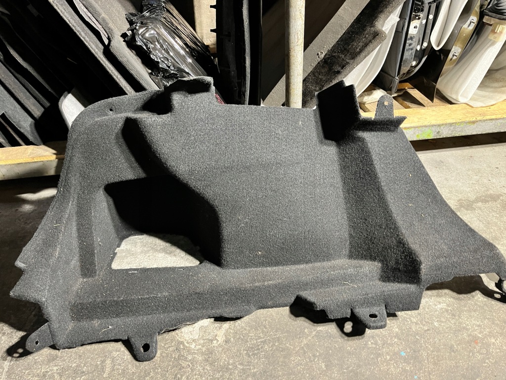 фото №1, 5 alfa romeo giulia оббивка обшивка багажника лівий