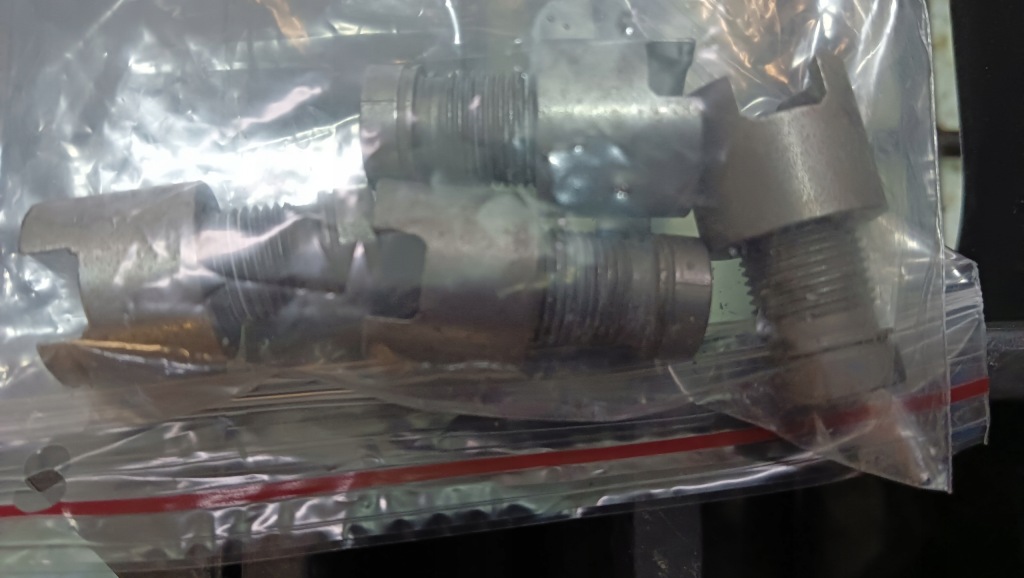 Купить Audi a4 b8 рестайлинг  рейлинг крышный правый  avant хром винтики втулки 15r