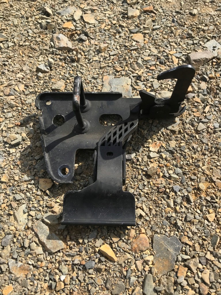 фото №1, Замок засов капот audi a6 c6 lift 4f0823480b