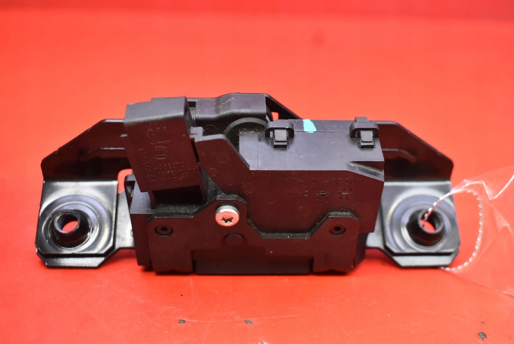 Замок крышки задний  багажника 13515944 opel ampera-e 17-20 в Украине