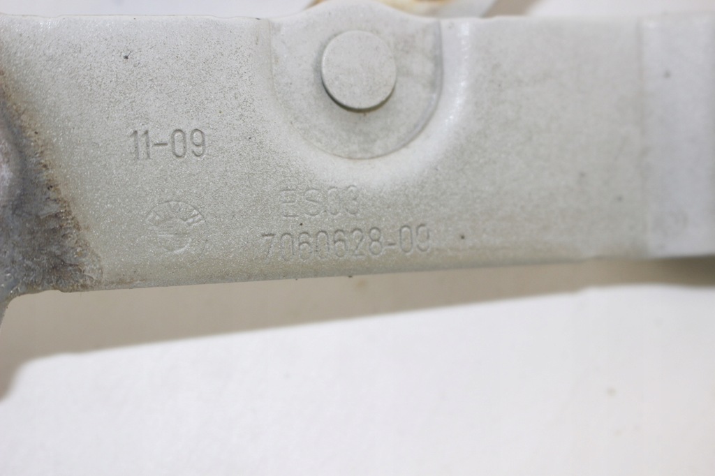 фото №8, Петли крышки багажника bmw e90 e92 e93 a300 alpinweiss 7060628 7060627