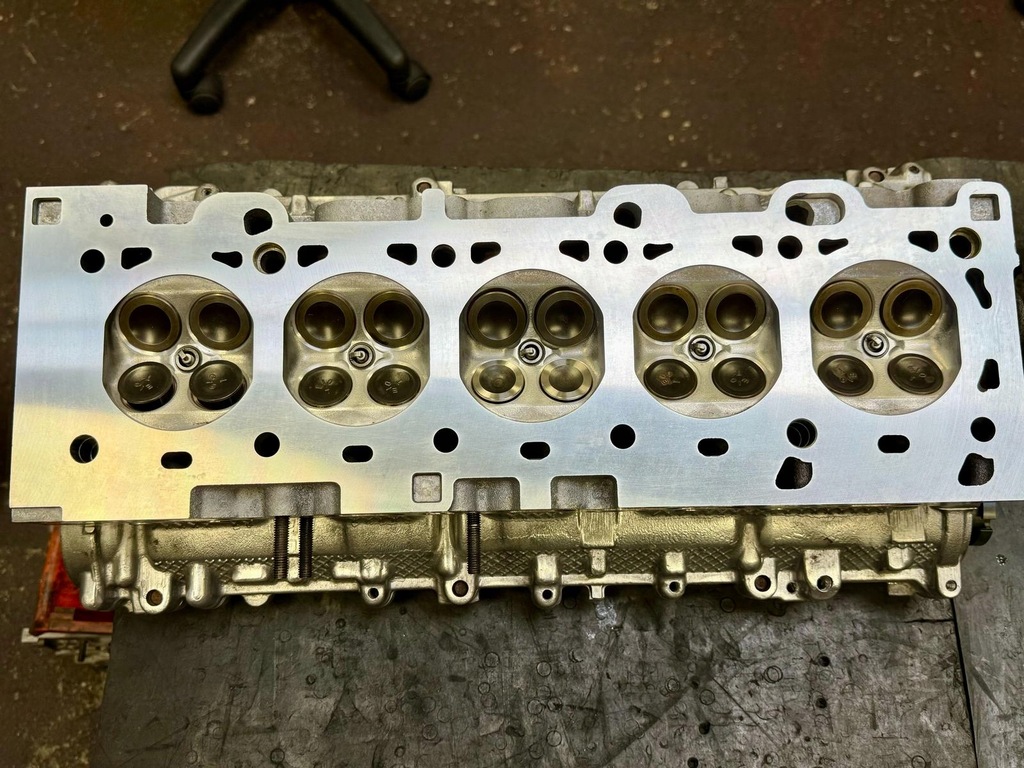 фото №1, Головка 2.0 2.4 t volvo v70 c70 s70 s80 1001837