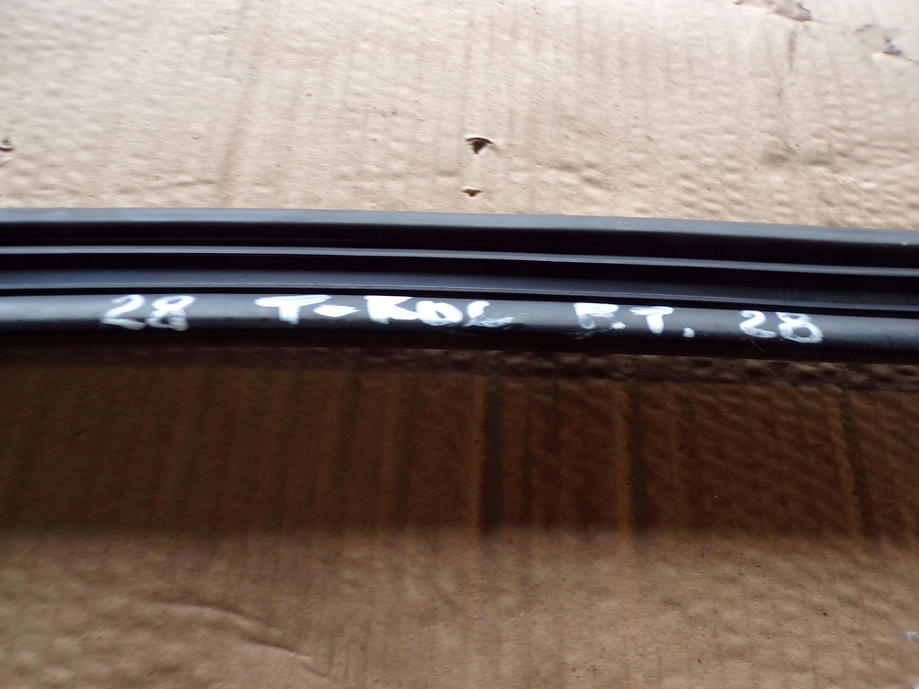 фото №3, Молдинг рамка хром двері правий задня vw t-roc