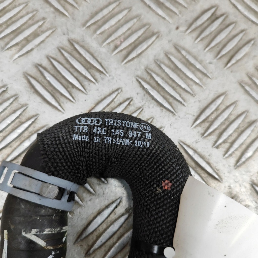 Audi e-tron 2020 шланг / пабтрубок  радиатора с Разборки