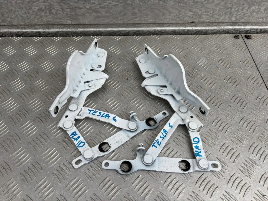 Купить Tesla model 3 s plaid 2021r. петли капот перед левый правый ppsw