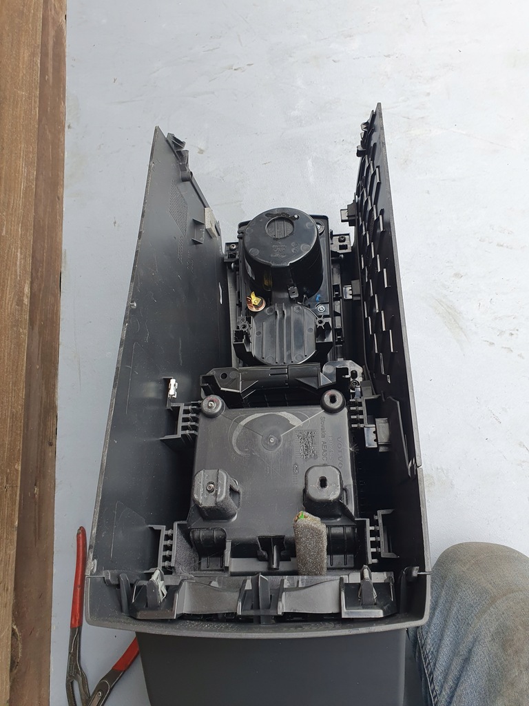 фото №10, Подлокотник volvo xc60 europa кожа