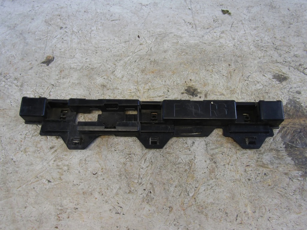 Bmw 1 f20 f21 рестайлинг  кронштейн  порог правого r3 7240916 Цена