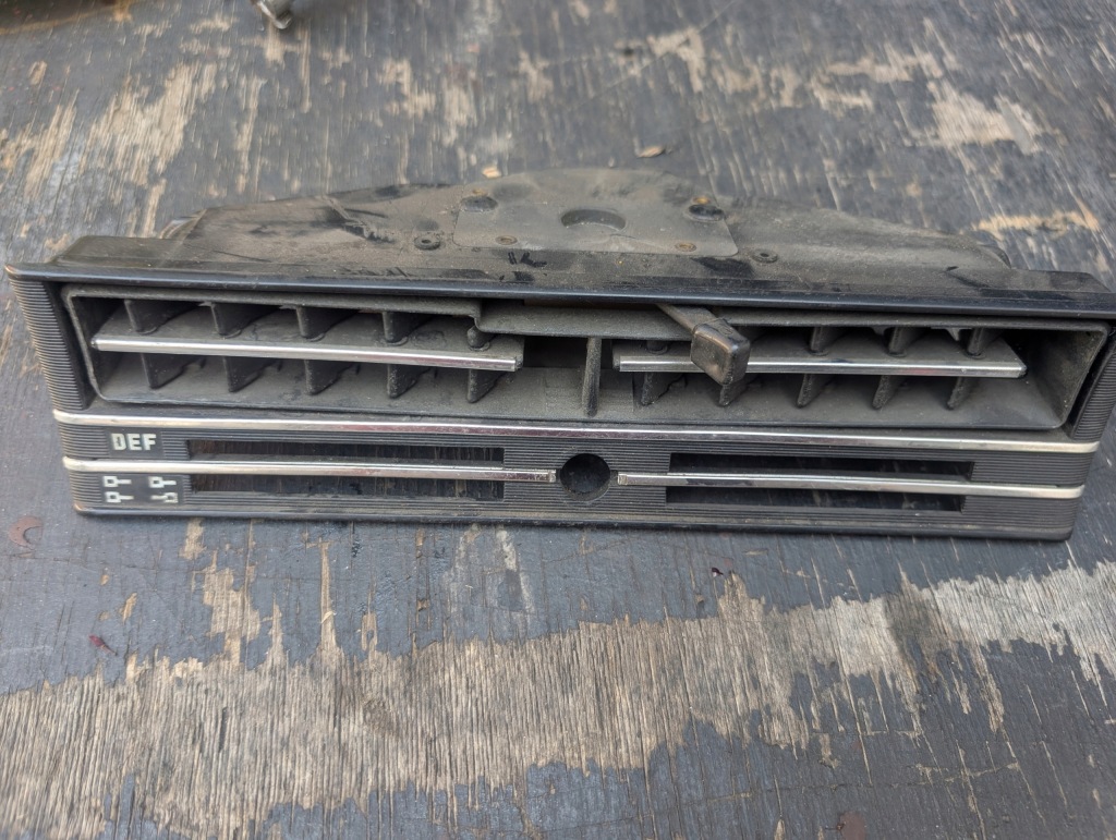 фото №1, Панель обдув mercedes w114 w115 решётка