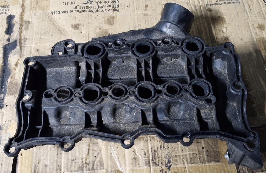 фото №2, Land rover range rover кришка клапанів 3.0 tdv6 дизель 9x2q 9424 ee