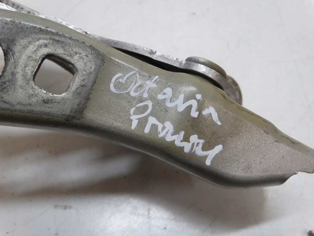 фото №8, Петля капот правый skoda octavia ii 1z0823302c