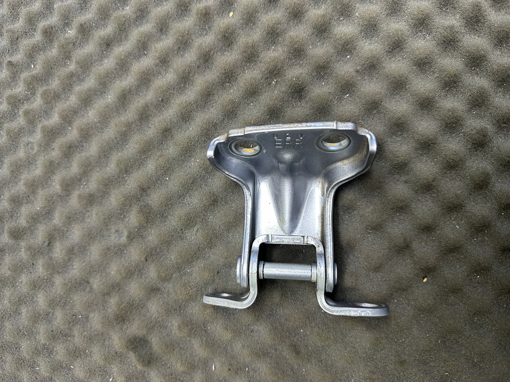 фото №1, Петля дверь правый задняя subaru outback