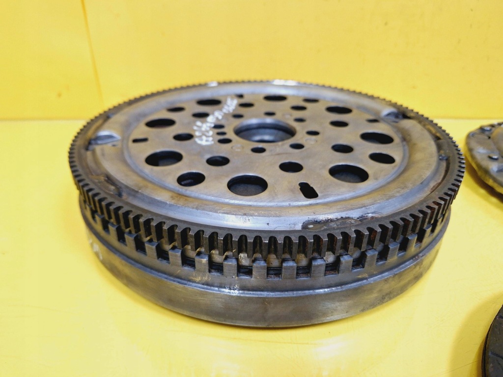 Сцепление комплект колесо двухмассовый маховик mercedes w245 b w169 2.0 cdi nr1 Недорого