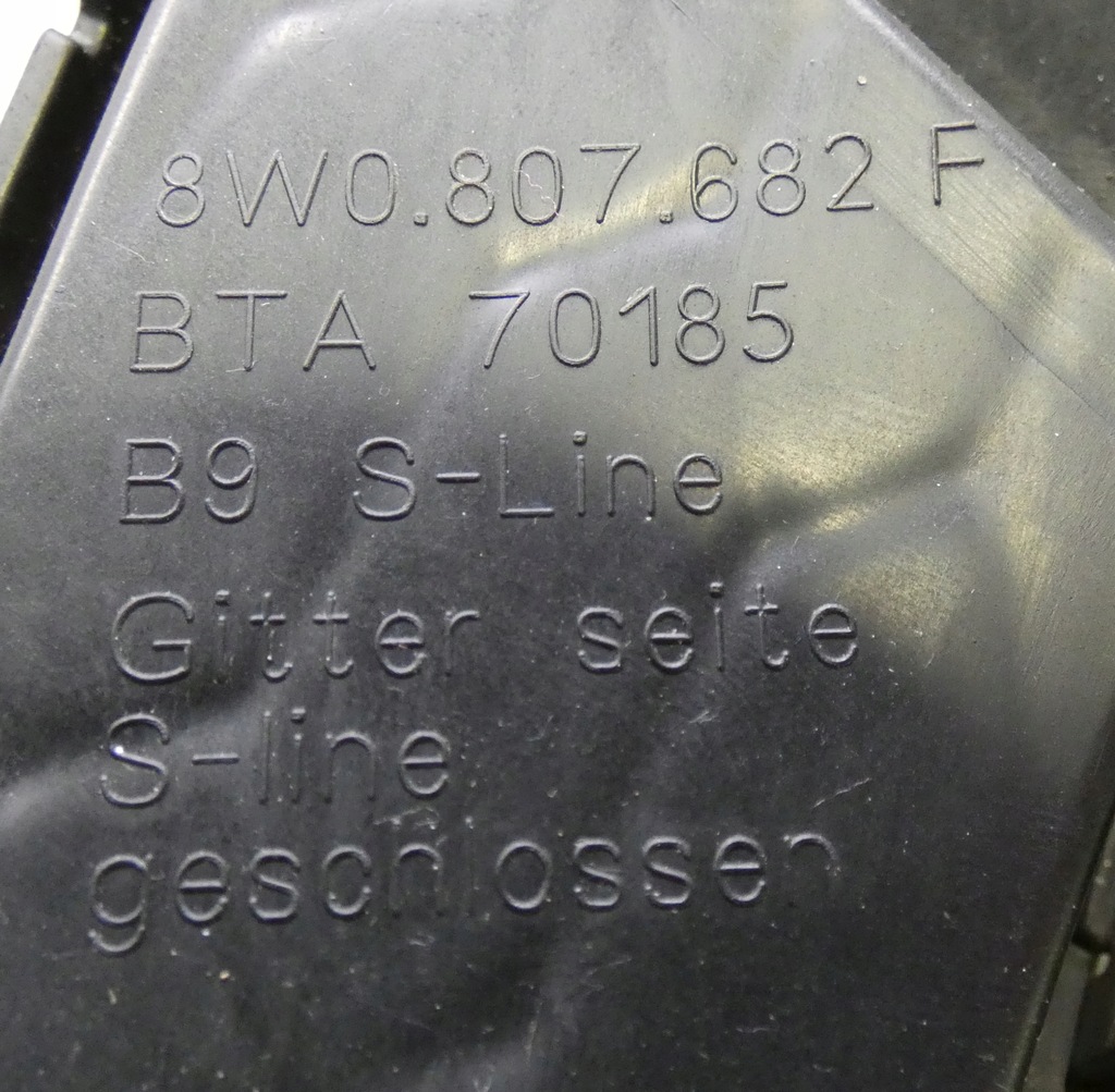 фото №7, Audi a4 b9 s-line 2015-2019 8w0807682f правая решётка бампера перед