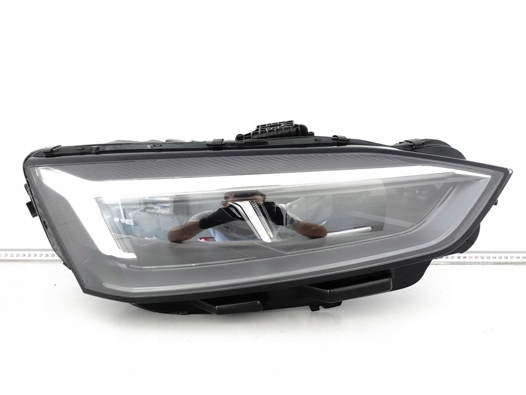 фото №1, Audi rs5 8w6 f5 16-19 лампа matrix full led правая перед eu czarna/ciemna