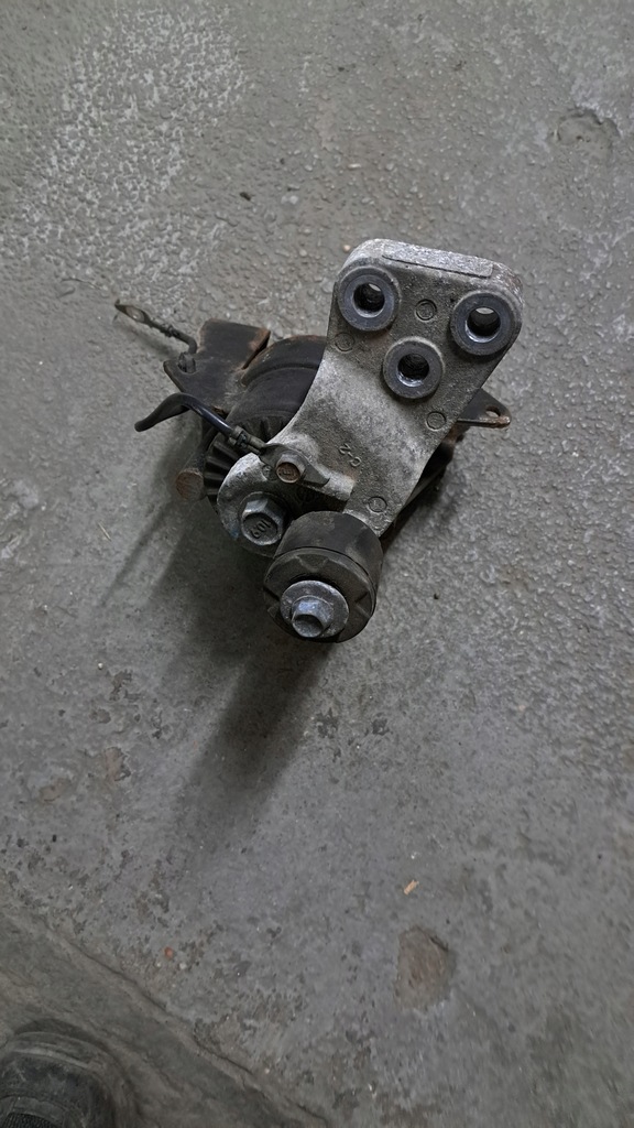 фото №1, Space star ii 12- подушка двигателя