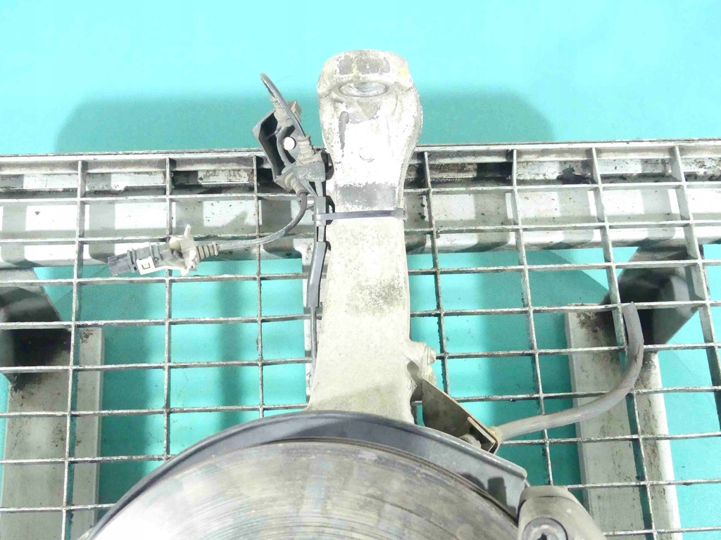 фото №2, Поворотный кулак правая ступица перед honda legend iv kb1