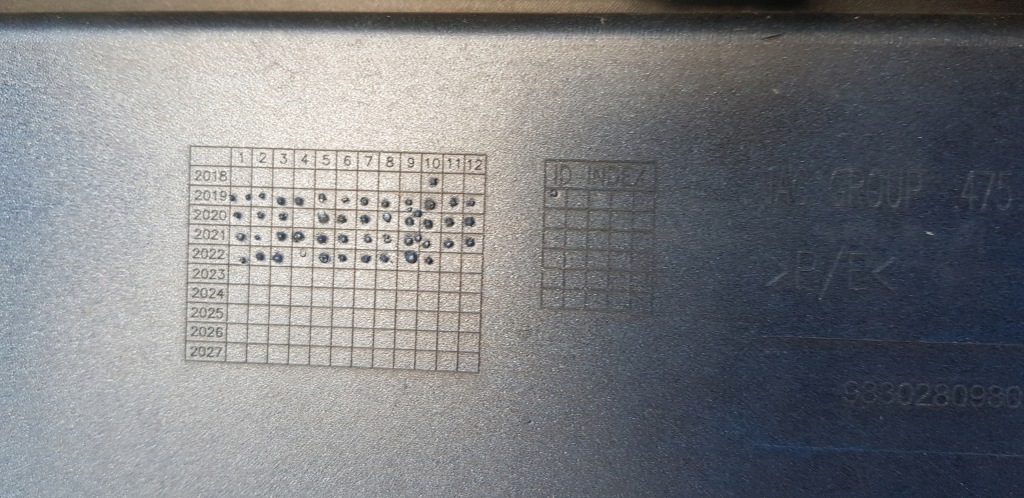 Opel corsa f 9830280980 бампер передний с решётка средняя Оригинал