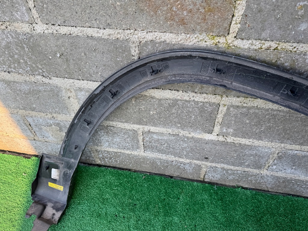 фото №8, Mercedes glb x247 w247 молдинг крыла левая передний eu org a2478857902