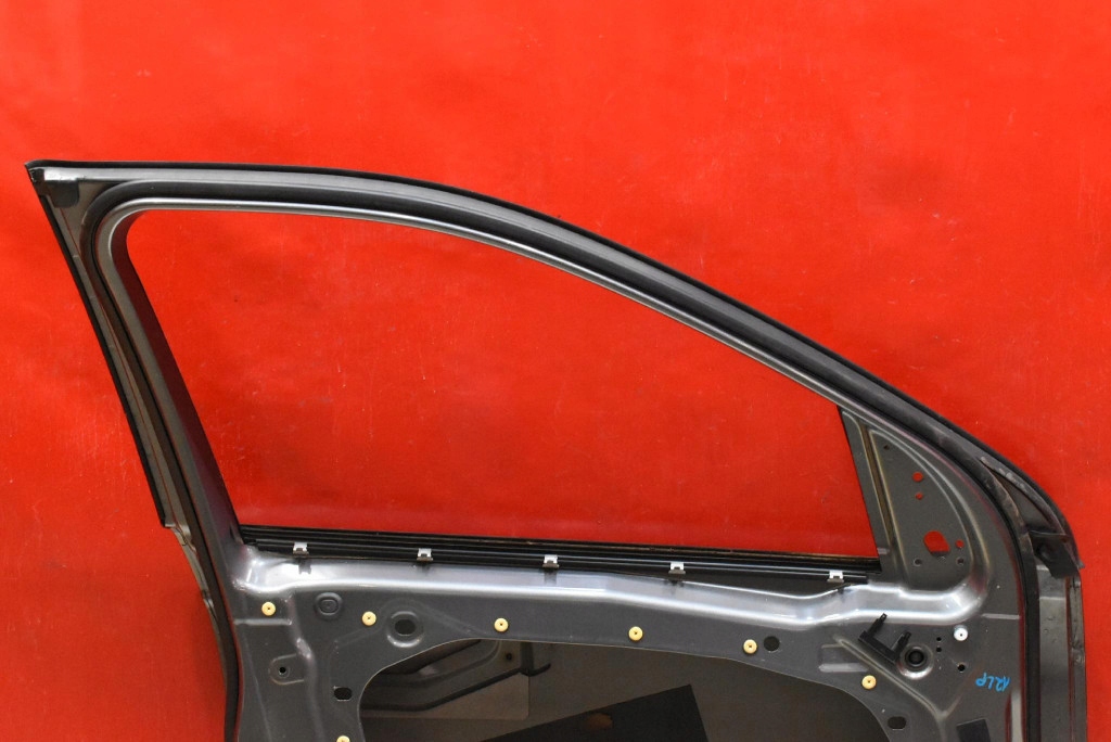 фото №16, Дверь левая перед передние серые land rover discovery 5 v sport 14-19