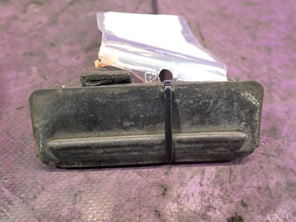 фото №1, Audi a3 8l lift fl ручка задня кришки мікровимикач 8d0827566d