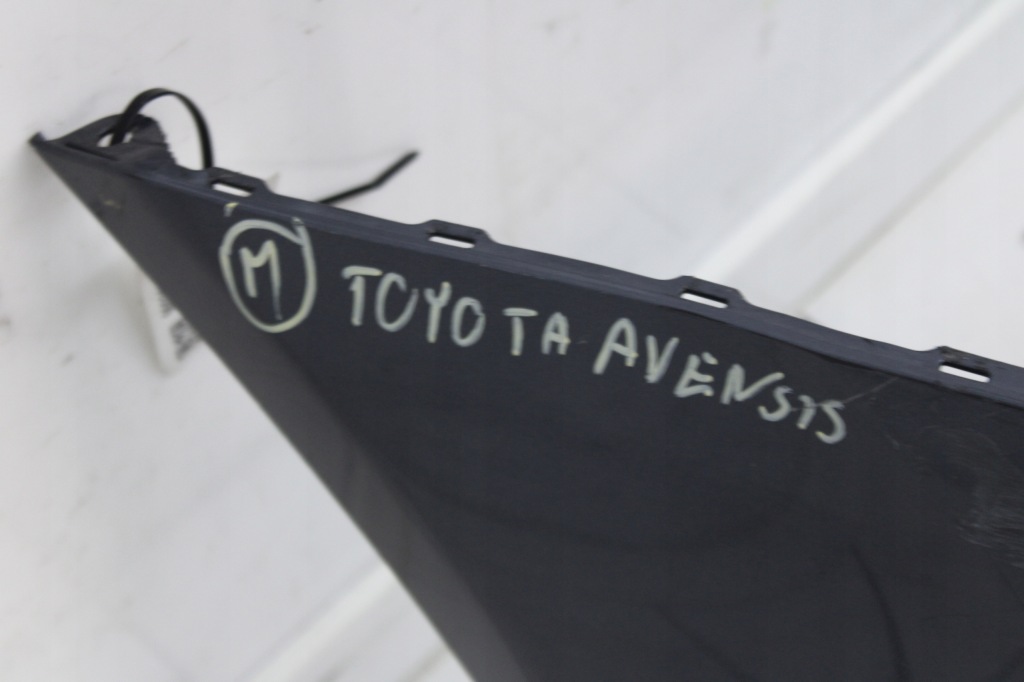 Toyota avensis t27 09r- бампер передок  передний с Разборки
